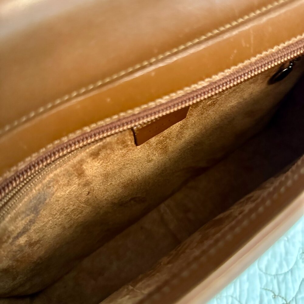 Authentic Vintage Gucci Square Flap Leather Shoulder Bag - Picture 9 of 15